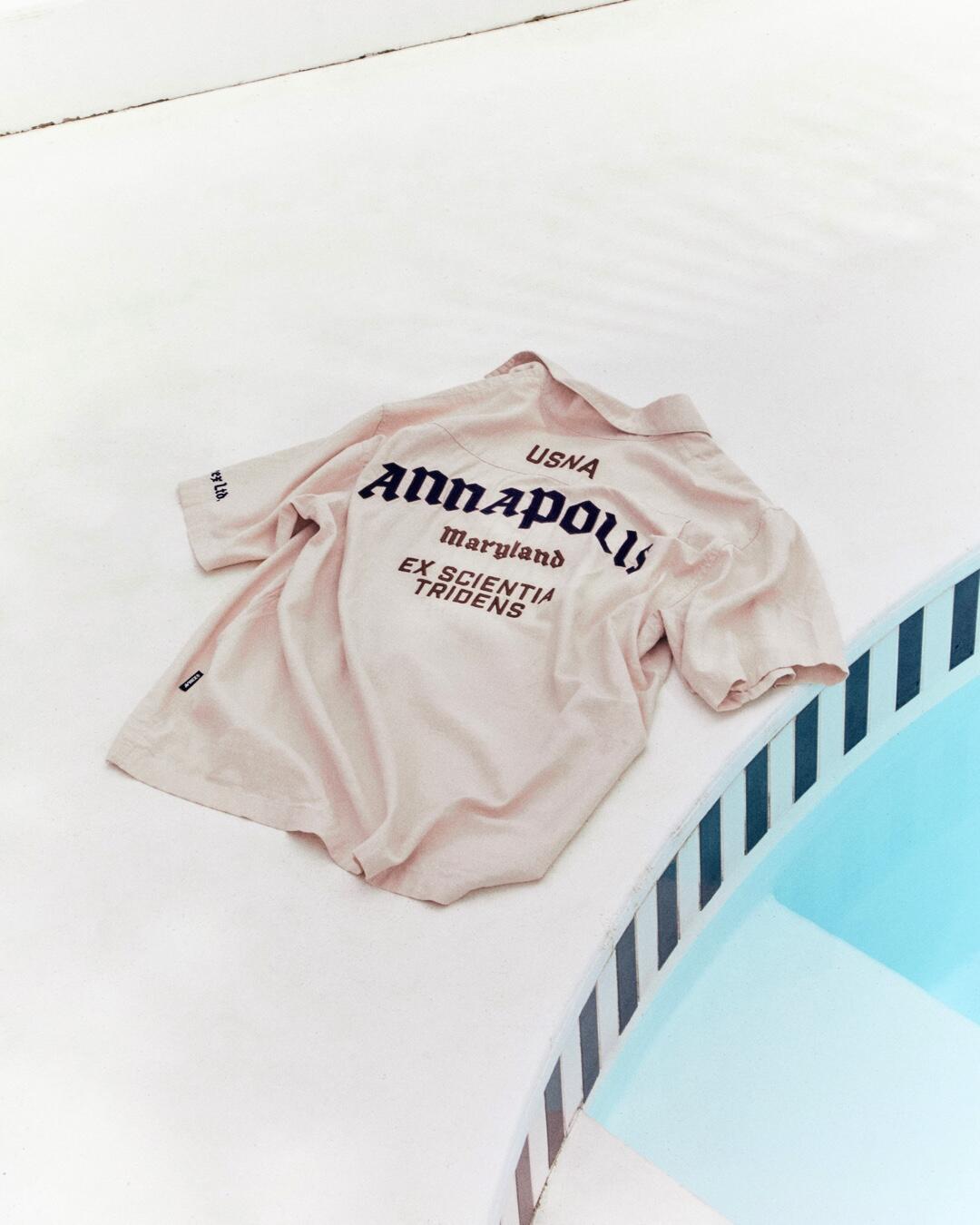 アイボリーのシャツ